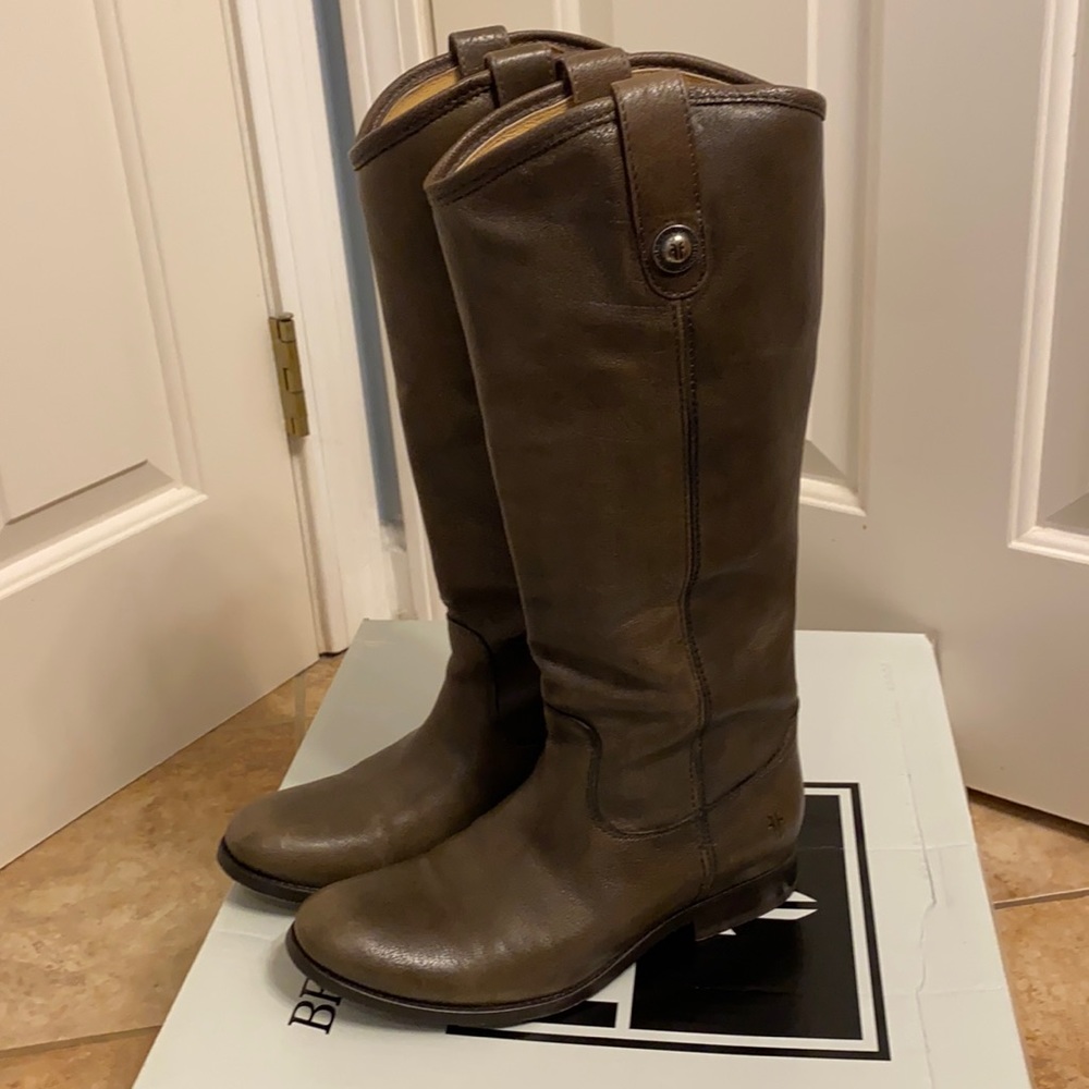 Frye Melissa Button boot EUC